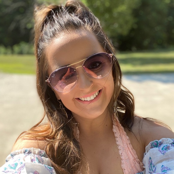 Meet your Posher, Hannah - Picture 1 of 1